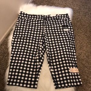 St. John’s Bay 18p checked capris NWT